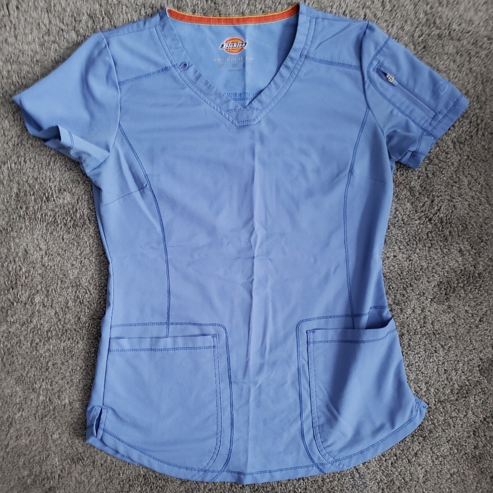 Dickies Dynamix periwinkle scrub top